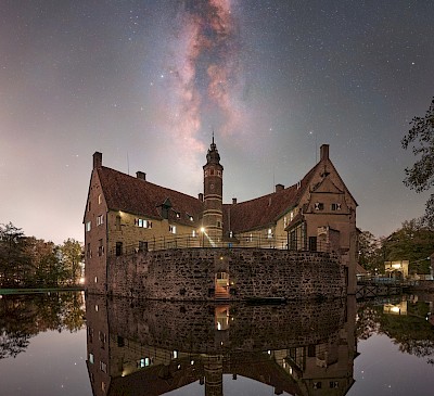 Die Milchstraße über der Burg Vischering