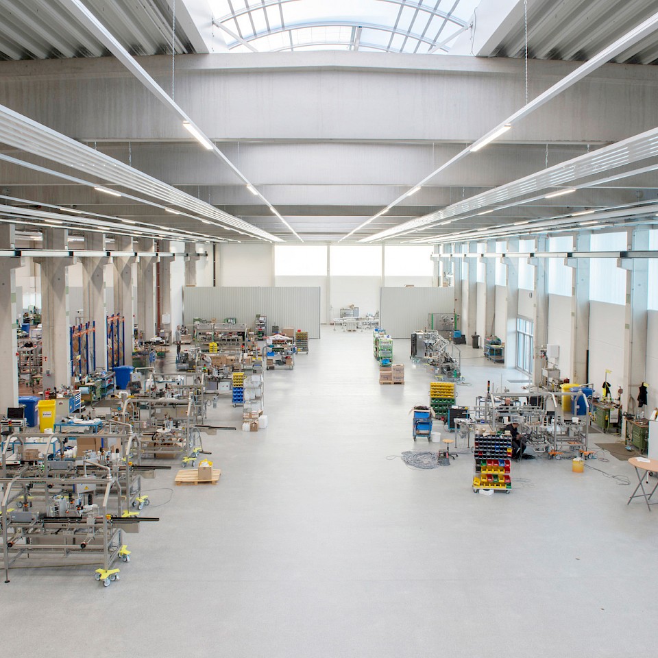 A view into the production hall of Langguth GmbH in Senden-Bösensell.