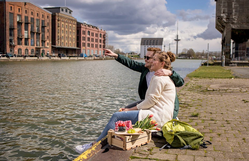 When picnicking at Münster's city harbour, the mixture of converted warehouses and modern architecture is what makes it so appealing.