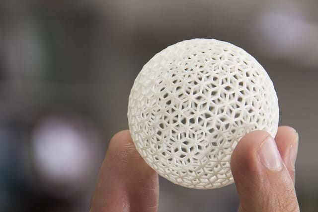 Additive manufactured ball made of plastic